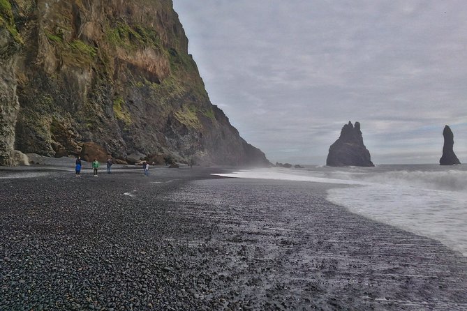 Iceland's south coast G spots - Seljalandsfoss: walking behind the waterfall