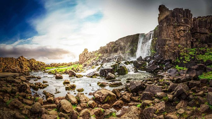 Iceland Stopover: The Golden Circle Day Tour - Stop 3: Gullfoss Waterfall and the canyon sound test