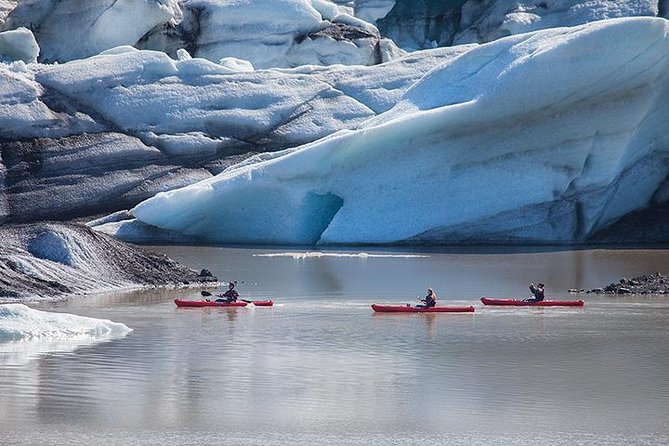 Kayaking on the Sólheimajökull Glacier Lagoon - Dry suit and sit-on-top kayaks: the comfort formula