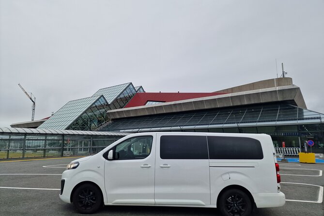 Keflavik Airport Private Transfer Round Trip - How the driver finds you at Keflavik Arrivals Hall