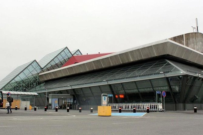 Keflavik To Reykjavik Private Luxury Airport Transfer - Booking timing: how to avoid your flight becoming a stress test