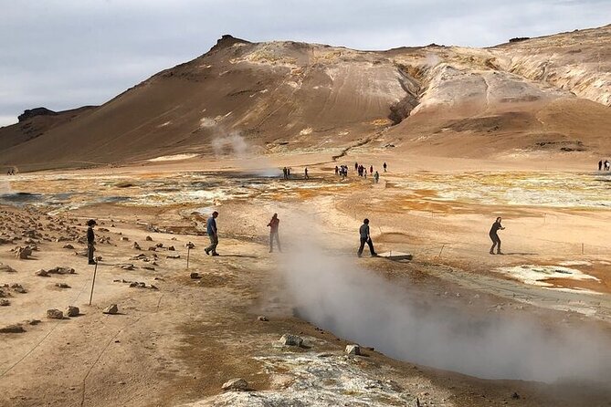 Lake Myvatn and Godafoss Waterfall for Cruise Ships from Husavik - Grjotagja cave and the tectonic rift: the plate boundary angle
