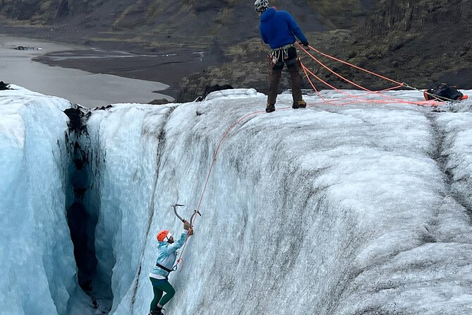 Micro group - Ice climbing at Sólheimajökull - Starting at Sólheimajökull: Gear Up Fast, Then Step Out