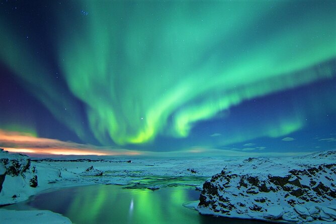 Northern Lights Bus Tour from Reykjavik with Hot Chocolate - The rest of the night: chasing the aurora across multiple viewing spots