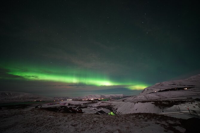 Northern Lights In luxury off-road SUV with Photos and Treats - How Guides Hunt the Lights Across Wind, Cold, and Waiting