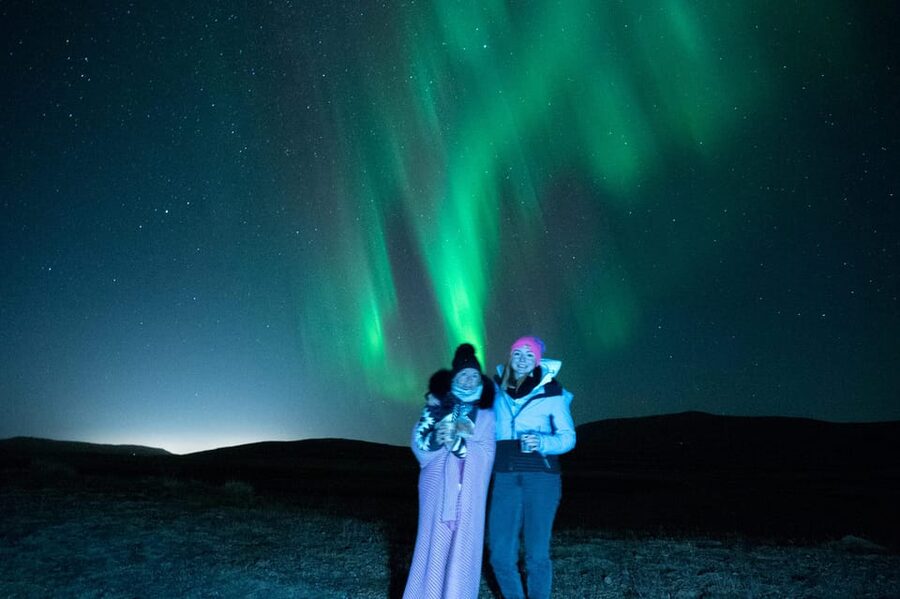 Northern Lights in Mini Bus, Photos, Hot Cocoa and Pastries - Why Leaving Reykjavik Matters for Seeing the Aurora