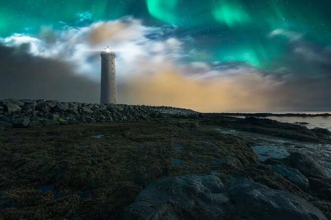 Northern Lights Small-Group Tour with Free Photos & Hot Chocolate - The 4-hour Northern Lights chase: what your night actually feels like
