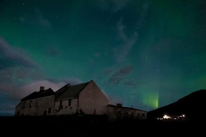 Northern Lights Small-Group Tour with Hot Chocolate & Photos - What the Guide Actually Adds: Folklore, Science, and Photo Coaching