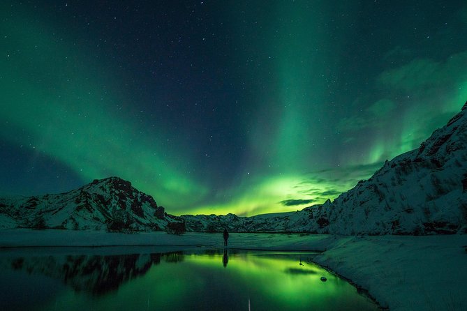 Northern Lights Small-Group Tour with Hot Chocolate & Photos - Toilets and Other Night-Time Practicalities