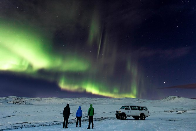 Northern Lights Tour from Reykjavik in a Super Jeep - Stop 2, the aurora wait: choosing the right dark spot and watching for color