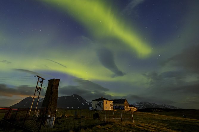 Northern Lights Tour from Reykjavik with Lifetime Guarantee - Waiting in the cold: jackets, warmth breaks, and realistic timing