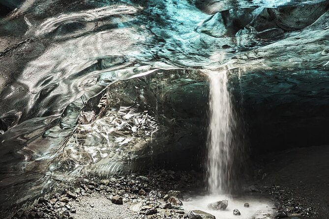 Premium Ice Cave Tour Vatnajokull Iceland - The guide makes or breaks an ice cave day