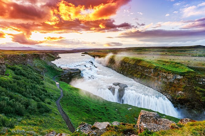 Private Golden Circle & Blue Lagoon tour - Geysir geothermal area: the king of eruptions