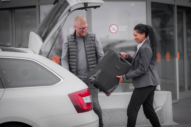Private Keflavik Airport/Reykjavik Harbour Transfers - Meet Elisabete, then let the ride do some of the work