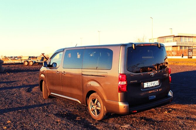 Private Keflavik Airport Transfer (Round trip) - Pickup rules at KEF, and the timing details that matter