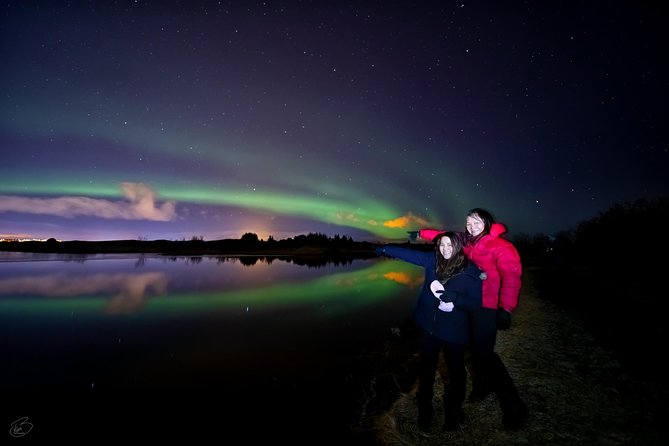 PRIVATE Northern light photo infused tour - What happens during the 4-hour Reykjavik aurora outing