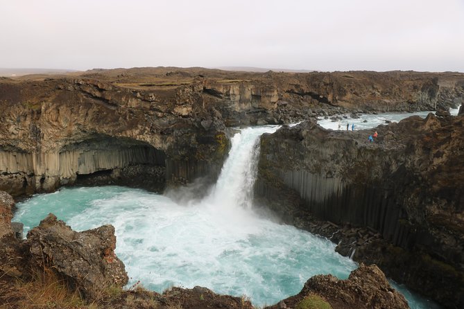 Private Tour in Northern Iceland from Akureyri - Lake Mývatn: A 45-Minute Reset With Big Visual Payoff