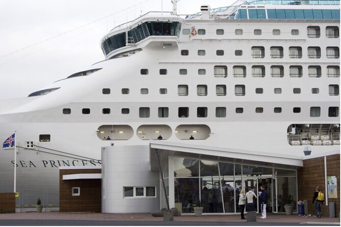 Private Transfer from Cruise Ship Port to Keflavik Int. Airport - The 45-Minute Ride to Keflavik, With Fewer Stress Points