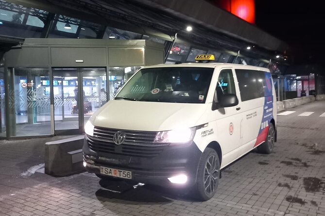 Private Transfer from Reykjavik/surrounding to Keflavik Airport - Private pickup that turns KEF into a non-event