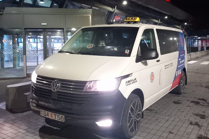 Private Transfer from Reykjavik/surrounding to Keflavik Airport - Vehicles, luggage space, and why the car choice matters