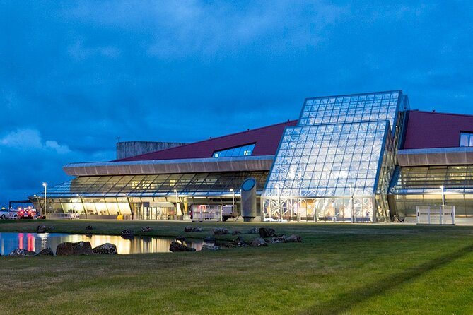 Private Transfer Reykjavik to Keflavik Airport - What the ride feels like, and where the driver adds real value