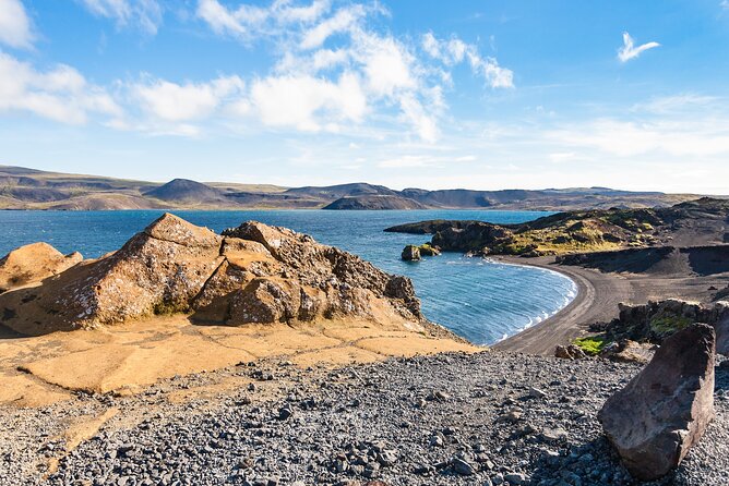 Private Transfer Reykjavik to Keflavik Airport - WiFi, bottled water, and the little touches that cut stress