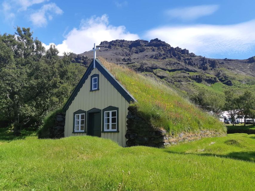 Reykjavík: 2-Day Tour with Icebergs, Glaciers & Waterfalls - Overnight in the countryside, with Wi-Fi and an ensuite room