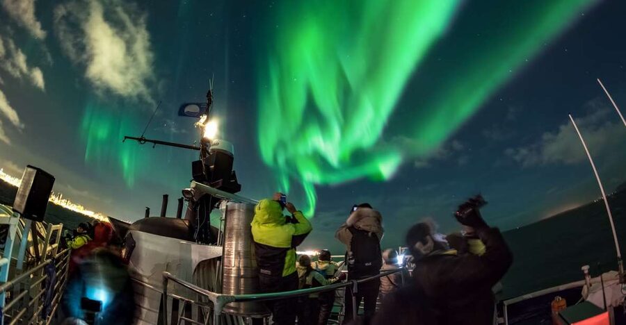 Reykjavik: 2-Hour Northern Lights by Boat with Backup Plan - Why a boat ride helps with the northern lights hunt