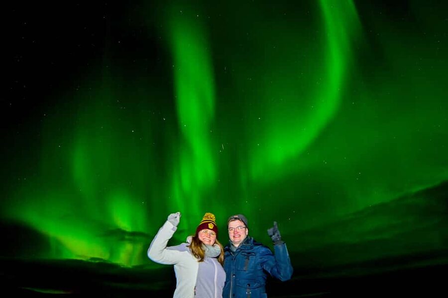 Reykjavík: 4x4 Minibus Northern Lights with Photo and Cocoa - Escaping Reykjavik fast, with pickup that actually fits your location