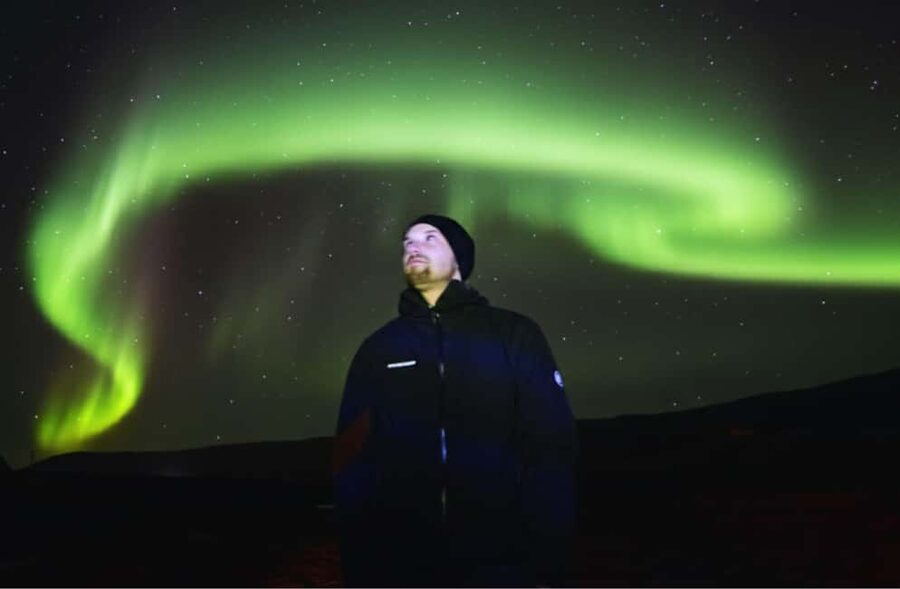 Reykjavík: 4x4 Minibus Northern Lights with Photo and Cocoa - Rescheduling when clouds win