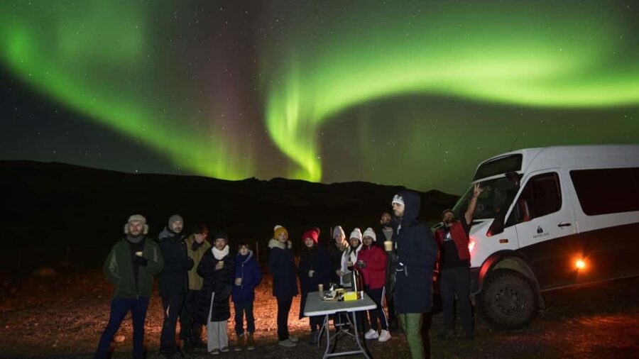 Reykjavík: 4x4 Minibus Northern Lights with Photo and Cocoa - Why a 4x4 minibus changes the odds when the sky is fickle