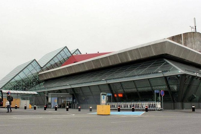Reykjavik area to Keflavik Private Luxury Airport Transfer - What the booking setup tells you about the experience