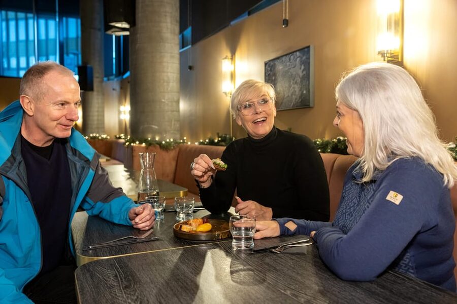 Reykjavik: Christmas Food Tour with Tastings and Drinks - Starting at Hlöllabátar by Ingólfstorg Square