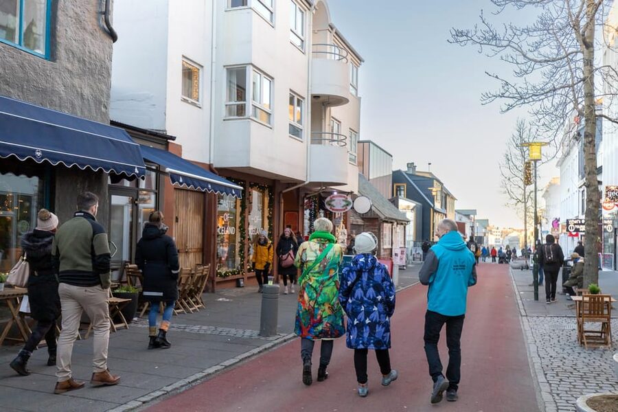 Reykjavik: Christmas Food Tour with Tastings and Drinks - Drinks that match the season: Jólaöl, malt & appelsín, Jólaglögg