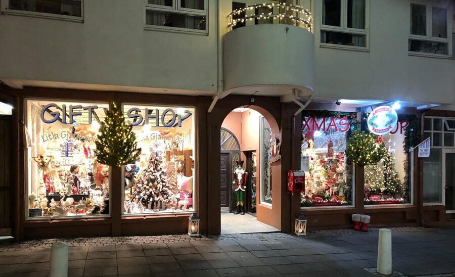 Reykjavik: Christmas Food Tour with Tastings and Drinks - Christmas lights walk: what you will see in 3 hours