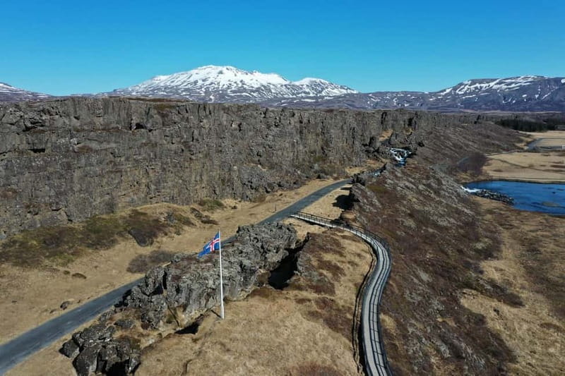 Reykjavík: Golden Circle, 2 Geysers & Geothermal Bakery Tour - Þingvellir National Park: where tectonics meets the world’s oldest parliament