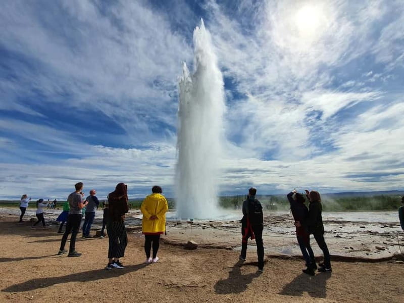 Reykjavík: Golden Circle, 2 Geysers & Geothermal Bakery Tour - Geothermal bread tasting: why it’s more than a snack