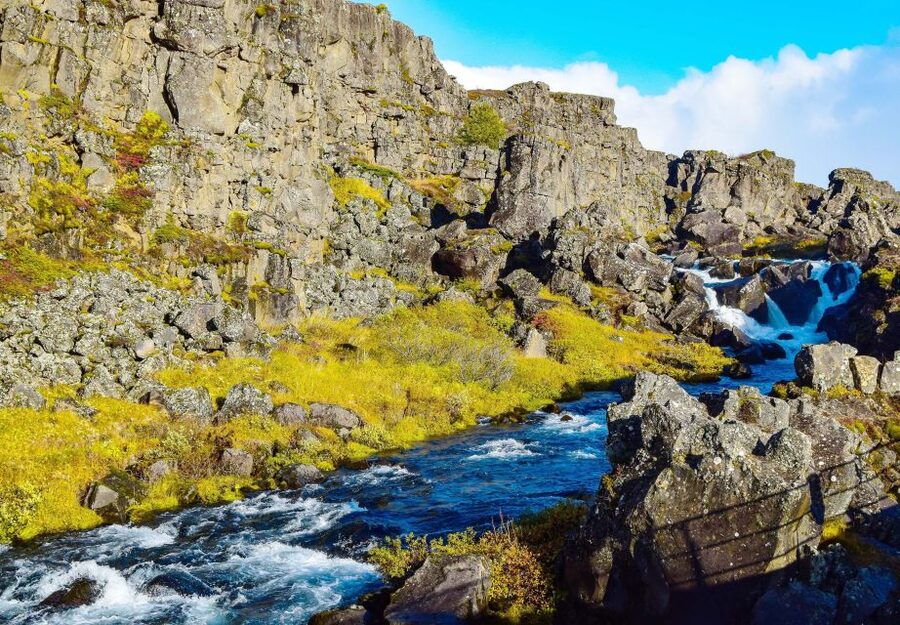 Reykjavík: Golden Circle and Silfra Snorkeling Combo Tour - Guides, photos, and how the day feels in motion