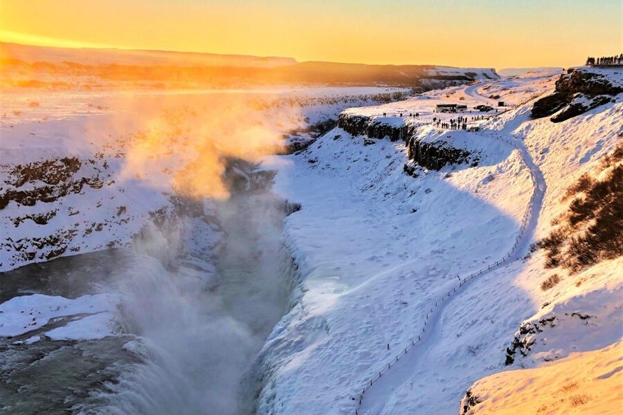 Reykjavík: Golden Circle Minibus Tour & Blue Lagoon Transfer - Kerið volcanic crater: a short walk with big crater views
