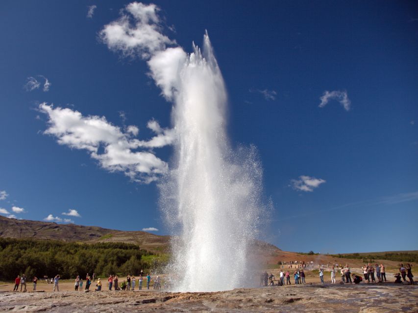 Reykjavik: Golden Circle Tour and Blue Lagoon Admission - What it feels like in the lagoon, especially with changing weather