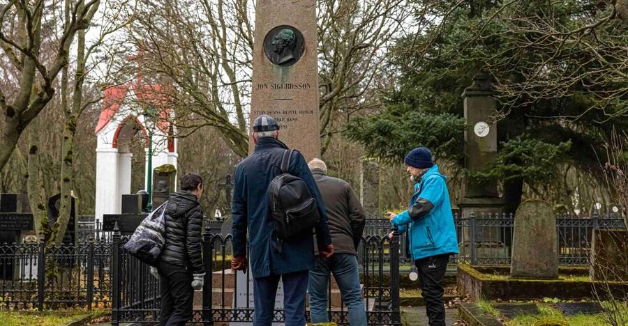 Reykjavik: Guided Folklore Walking Tour - Meeting point and the route rhythm in the city center