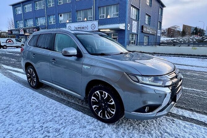 Reykjavik Iceland : Private transfer From / To KEF airport - Flexibility you’ll appreciate: route choices, stops, and communication
