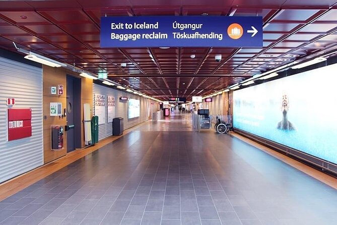 Reykjavik Iceland: Private Transfer to/from Keflavik Airport KEF - Meeting the driver at Keflavík: name board and zero guessing