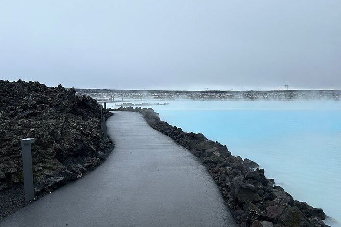 Reykjavík/Keflavík–Blue Lagoon, Silica & Retreat Transfer - Private group ride, clean cars, and the value of friendly extras