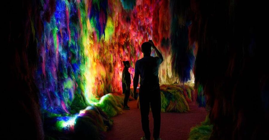 Reykjavík: Multi-Sensory Art Installation Chromo Sapiens - Höfuðstöðin sets the mood before you even enter