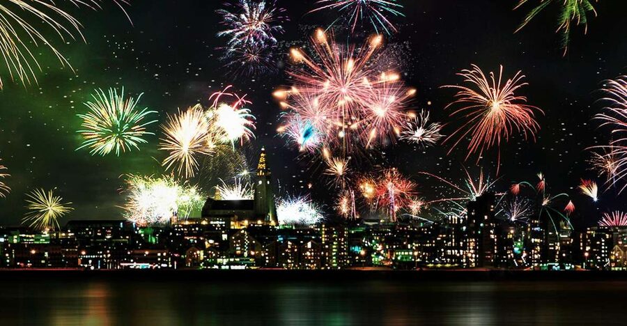 Reykjavik: New Years Fireworks Midnight Cruise - A sea-view New Year in Reykjavik, what makes it special