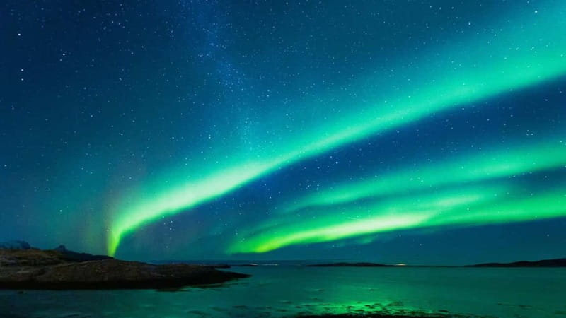 Reykjavik: Northern Lights Adventure Tour with Hot Chocolate - The science talk that makes your photos better