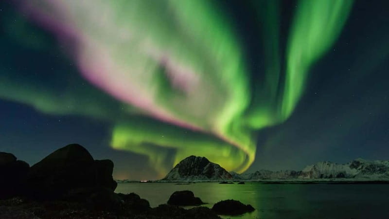 Reykjavik: Northern Lights Adventure Tour with Hot Chocolate - Stop by stop: what the 3.5 hours feels like