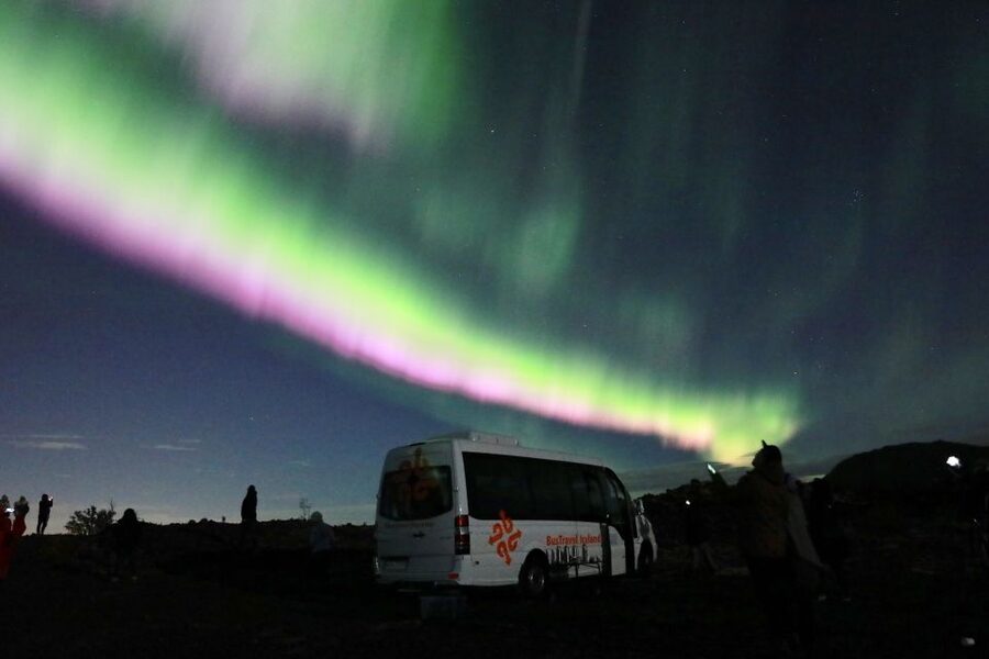 Reykjavik: Northern Lights Group Tour with Photos - What Makes This Aurora Tour Work in Real Life
