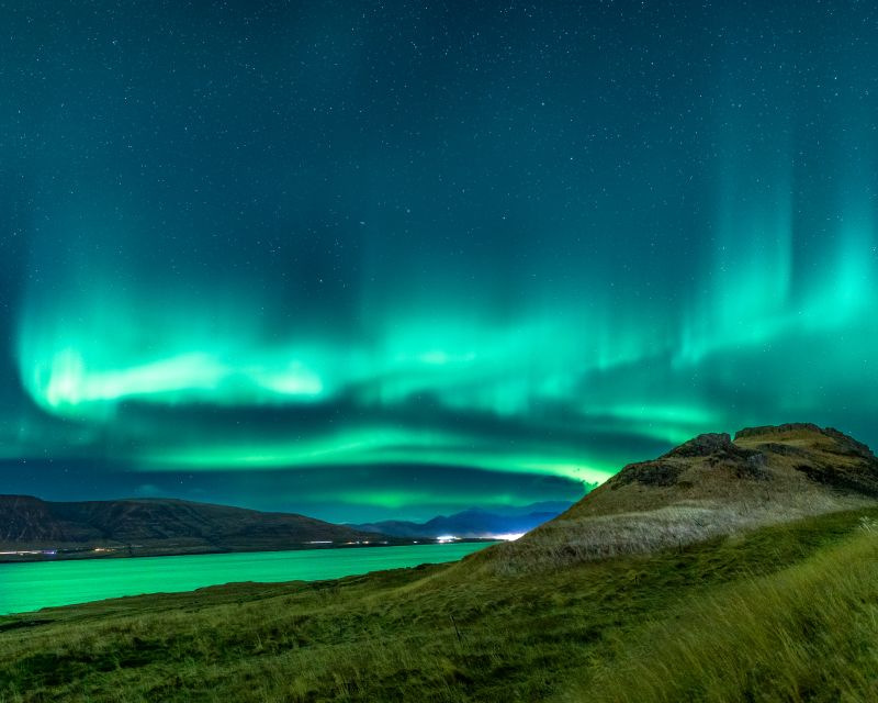 Reykjavik: Northern Lights Group Tour with Photos - What to Bring: Your Cold-Weather Checklist